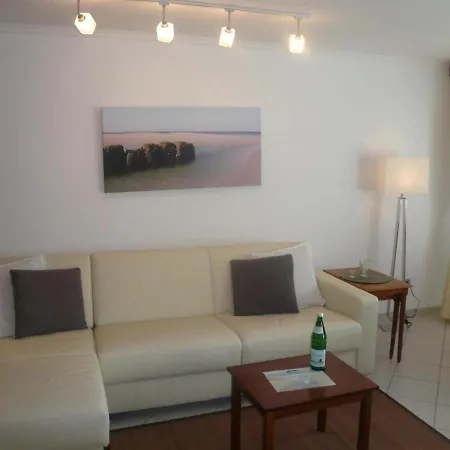 Haus-am-meer-091-wb *